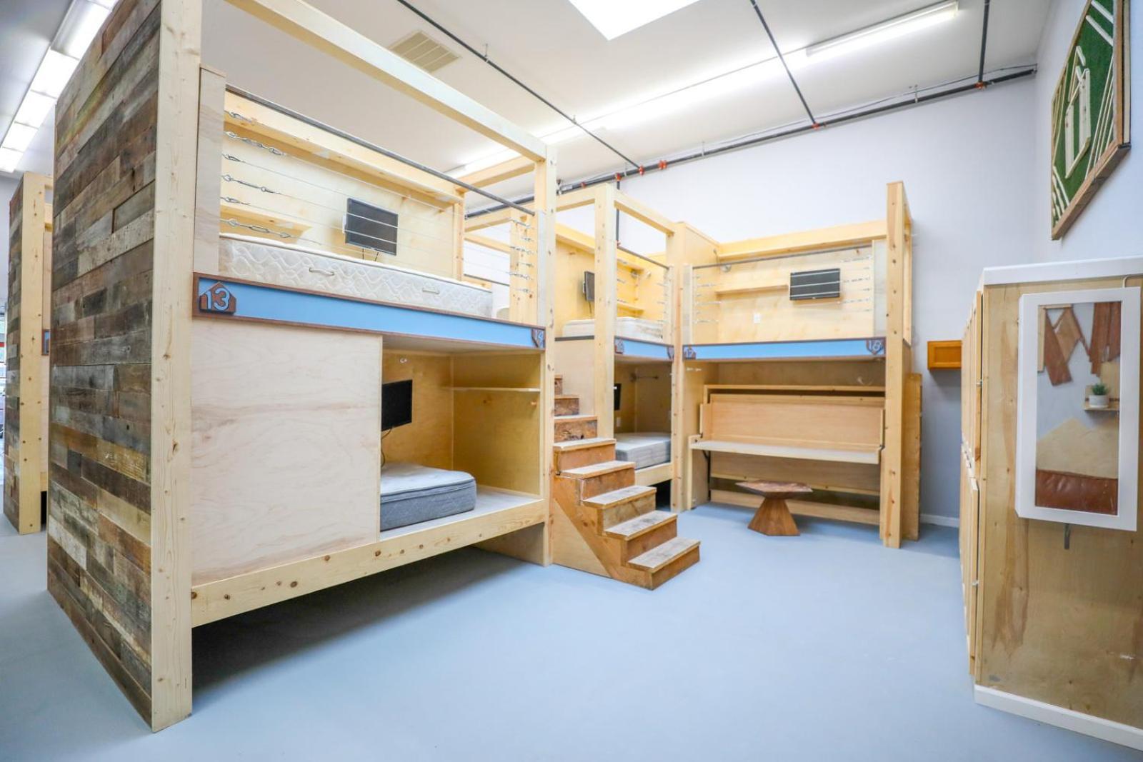 Hostal Podshare Marina *
